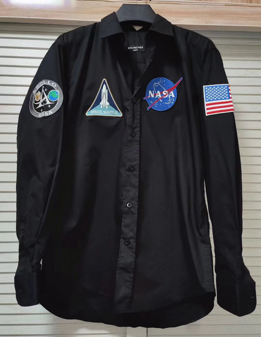 Balenciaga Balenciaga Space Tour badge shirt Size US S / EU 44-46 / 1 - 1 Thumbnail