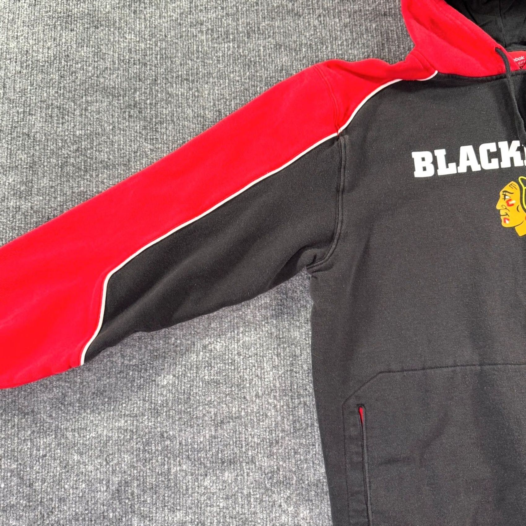 Reebok VINTAGE Reebok Chicago Blackhawks Hoodie Mens L Black Red NHL Hockey Sweatshirt Size US L / EU 52-54 / 3 - 5 Thumbnail