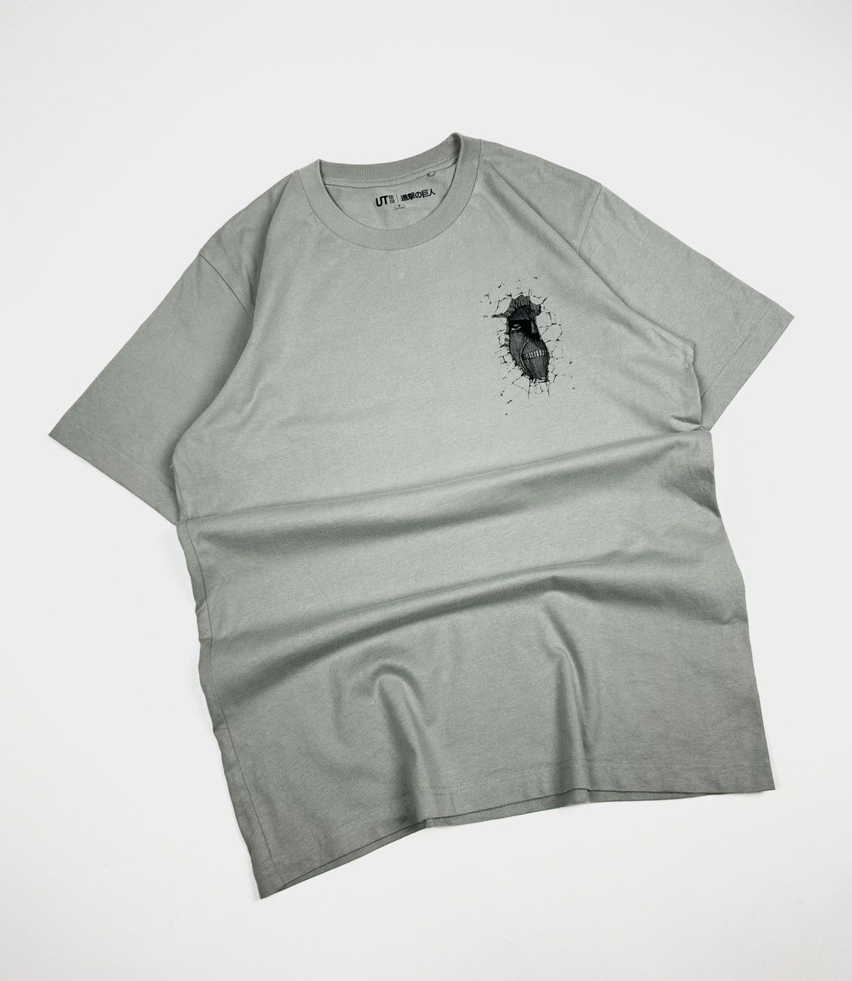 Anime × Japanese Brand × Uniqlo Rare collaboration UNIQLO X ATTACK ON TITAN T shirt Size US M / EU 48-50 / 2 - 3 Thumbnail