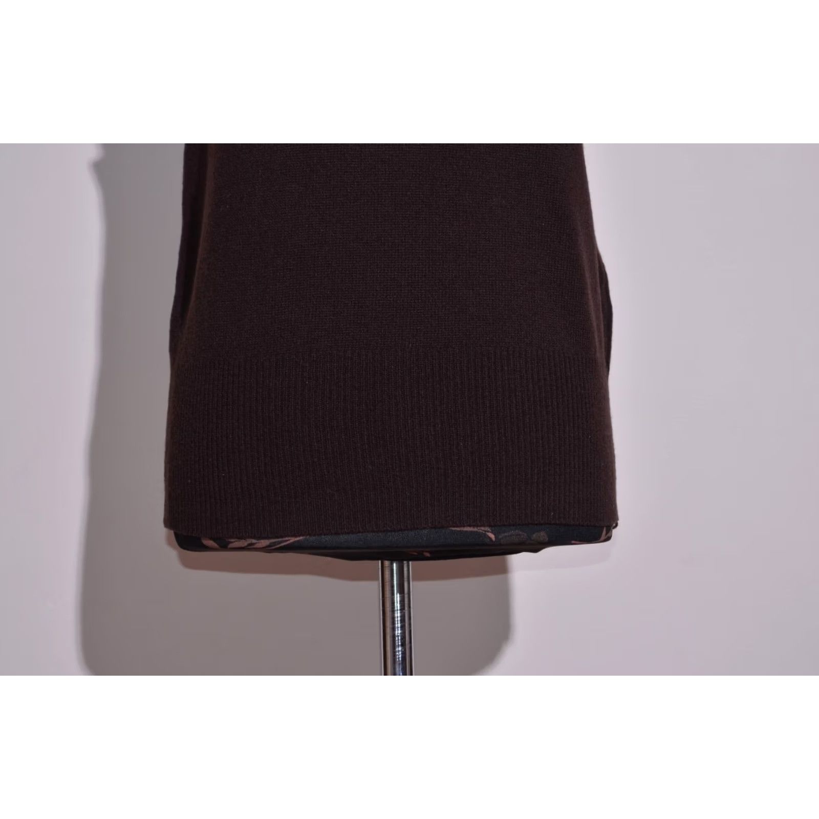 Gant GANT Women’s Sleeveless Wool Sweater Vest Brown V-Neck Knit Top XL Men—oops, there’s a mistake. Size XL / US 12-14 / IT 48-50 - 3 Thumbnail