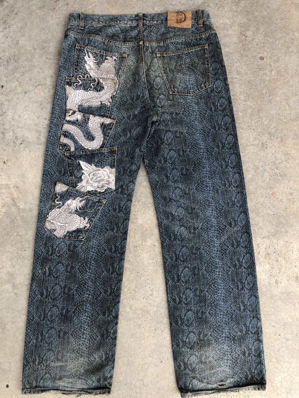 Karakuri Tamashii Karakuri Tamashii Embroidered Jeans Baggy Snake Skin Size US 37 - 1 Thumbnail