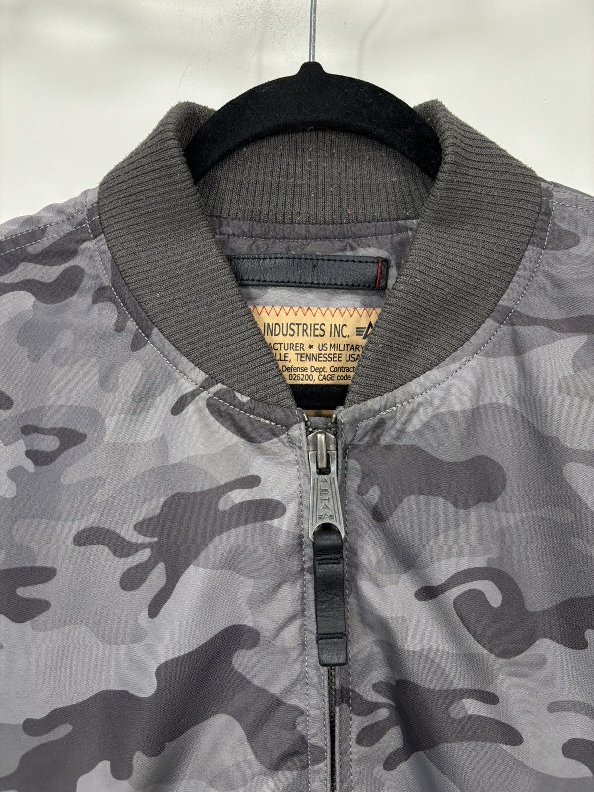 Alpha Industries Vintage Alpha Industries Gray Camo Hype Bomber Jacket Size US L / EU 52-54 / 3 - 12 Thumbnail