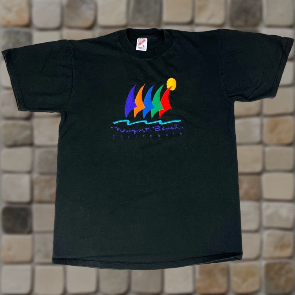 Jerzees VINTAGE Jerzees T-Shirt Newport Beach California Embroidered Made in USA Sz L Black 100% Cotton U/A Unisex Adults 90s Beach Mens Size US L / EU 52-54 / 3 - 1 Thumbnail