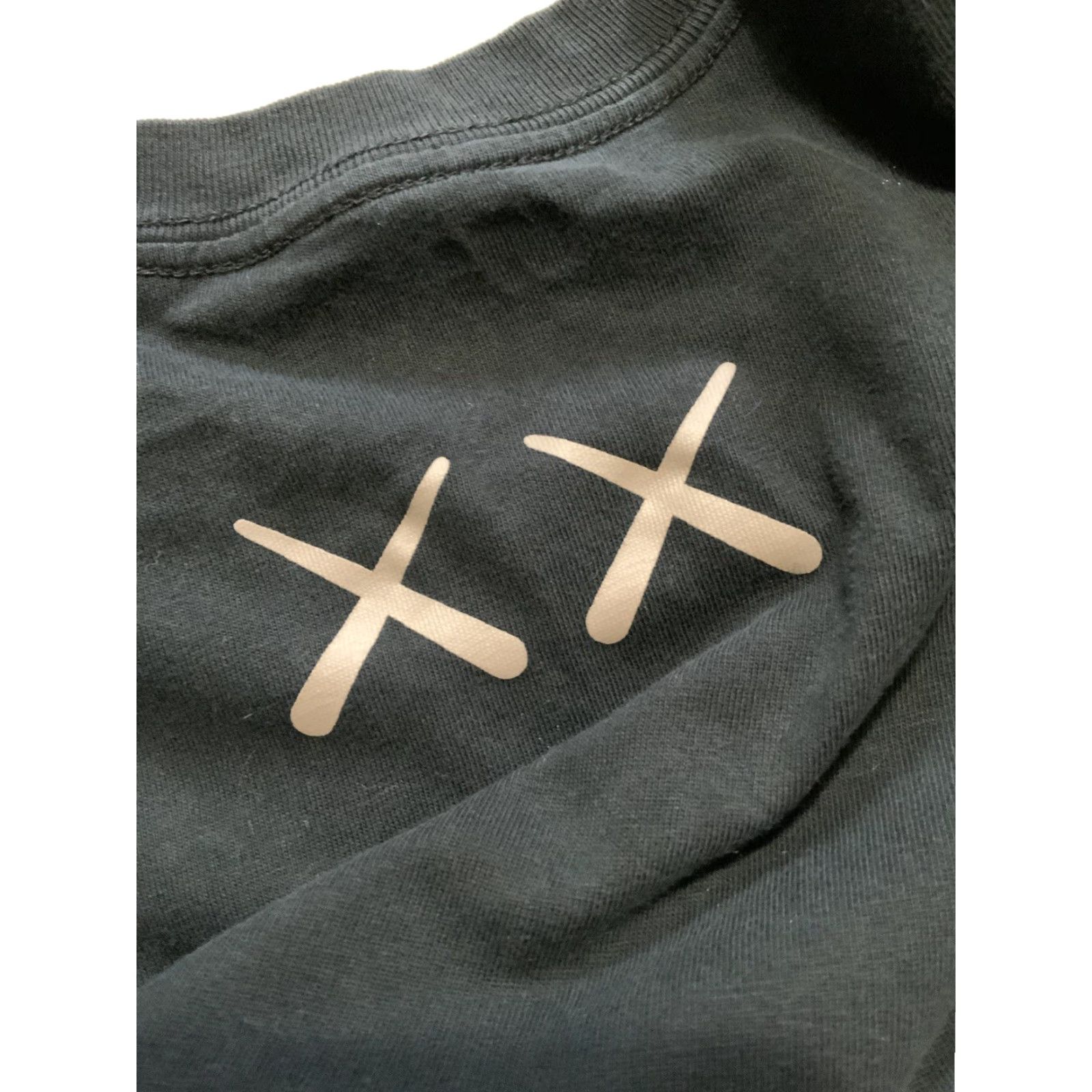 Uniqlo VINTAGE Uniqlo UT X Kaws Companion Limited Edition Black Graphic S/S T-Shirt L Mens Black Graphic Limited Edition T-Shirt Mens L Size US L / EU 52-54 / 3 - 8 Thumbnail