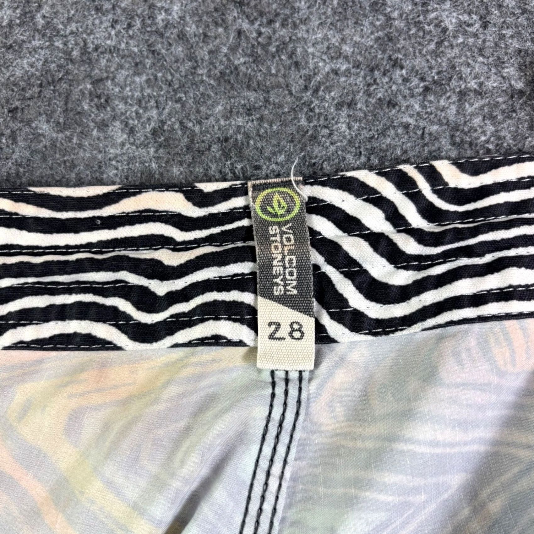 Volcom Volcom Board Shorts Mens 28 Multi Color Psychedelic Wavy Print Surfing Recreational Chevron Pattern Back Pocket Drawstring Pockets Size US 28 / EU 44 - 7 Thumbnail