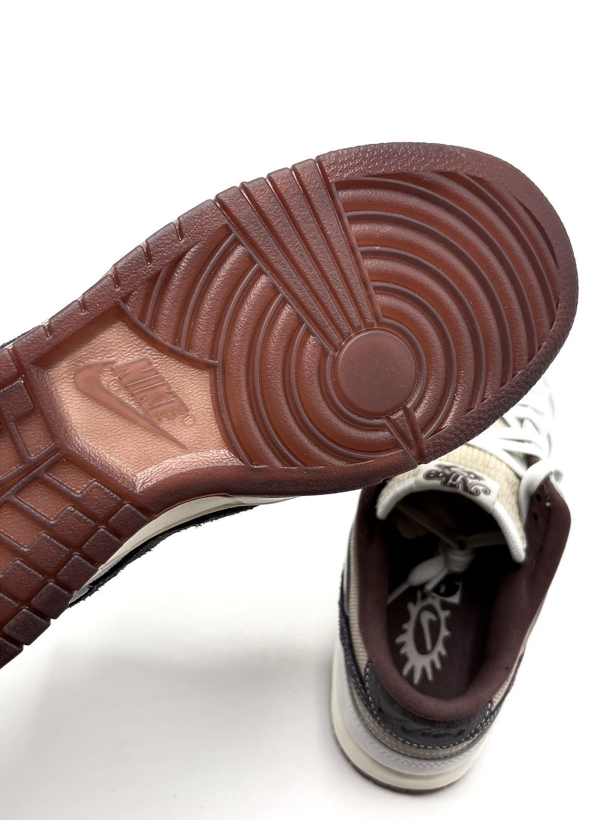 Nike DS Nike Dunk Low Retro SE Size US 9 / EU 42 - 10 Thumbnail