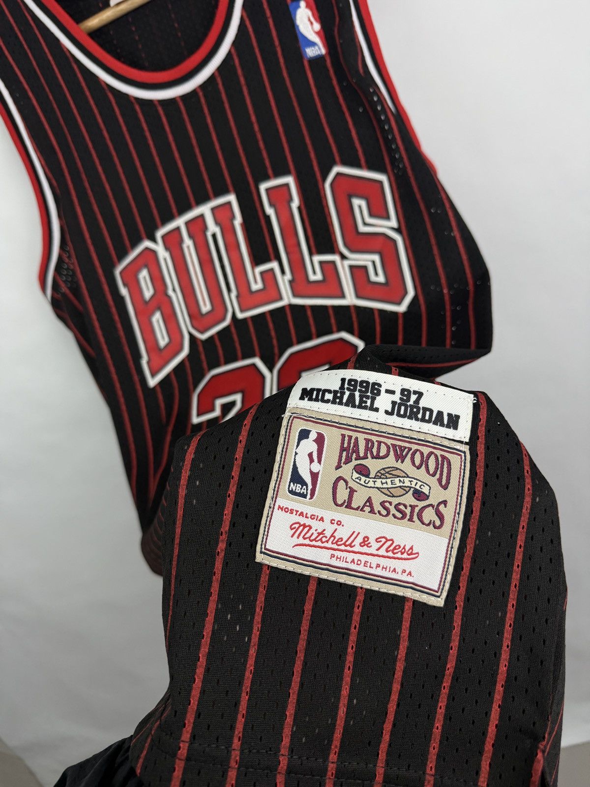 Mitchell & Ness 🇺🇸 Jordan 23 Chicago Bulls Mitchell & Ness Hardwood Classics Size US XL / EU 56 / 4 - 7 Thumbnail
