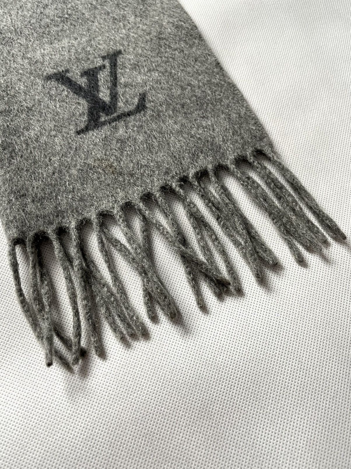 Louis Vuitton Louis Vuitton Single Logo 100% Cashmere Scarf Size ONE SIZE - 5 Thumbnail