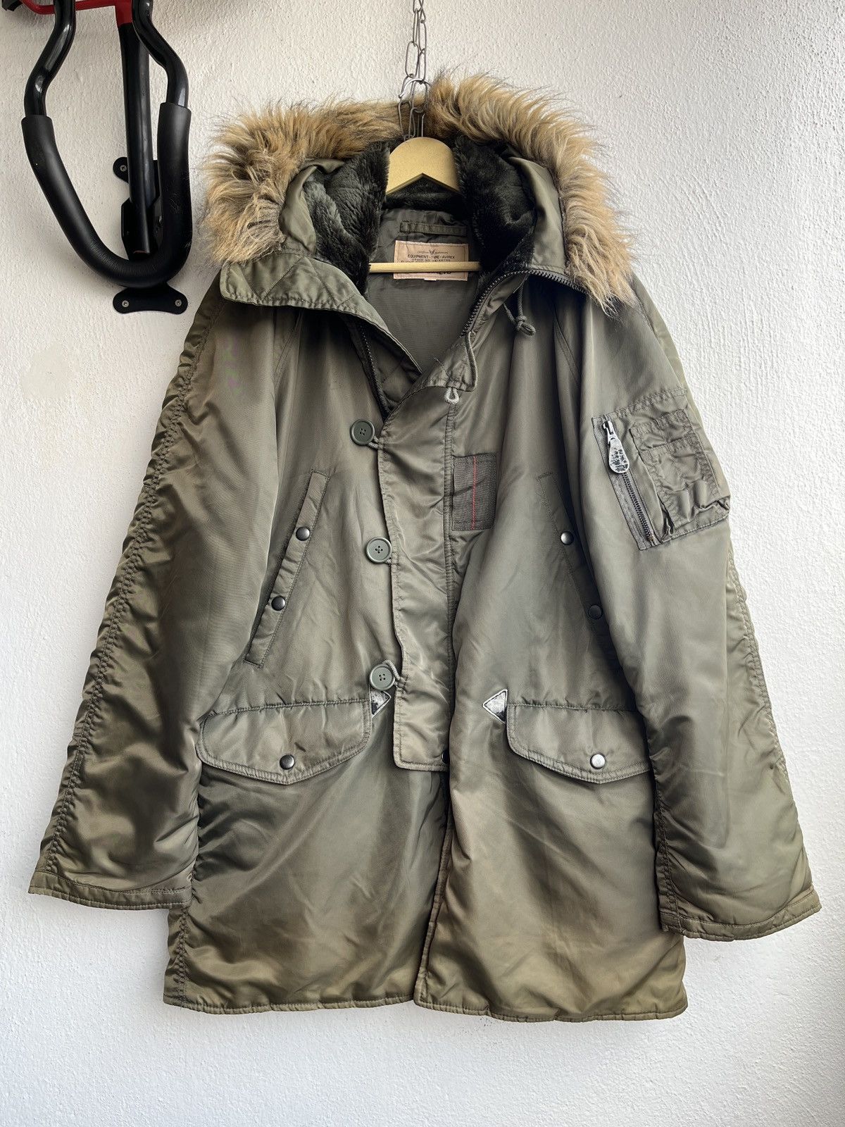 VINTAGE AVIREX ALPHA INDUSTRIES N-3B FLIGHT BOMBER JACKET