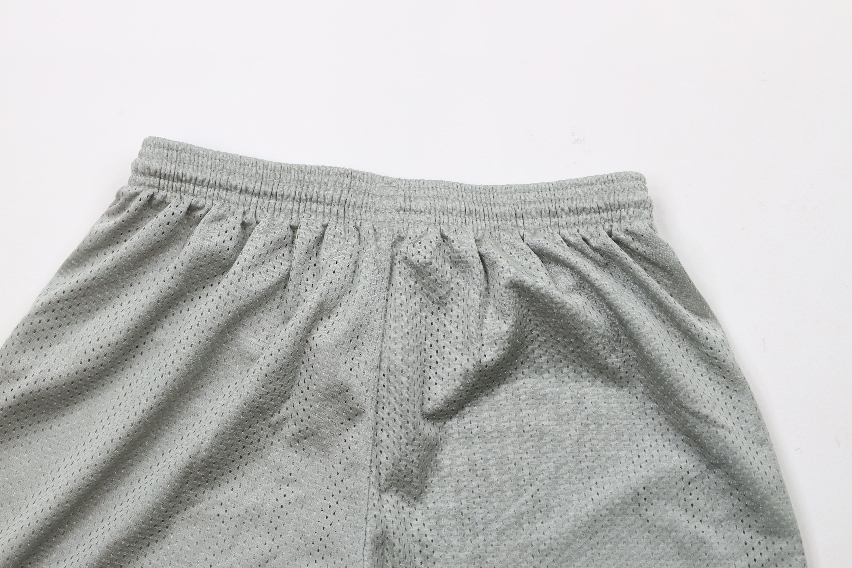 Vintage Vintage 90s Streetwear Mesh Above Knee Gym Shorts Silver Size US 32 / EU 48 - 8 Thumbnail