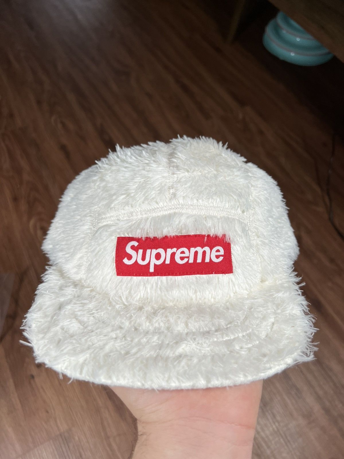 Supreme fuzzy camp cap 白 Supreme Fuzzy Camp Cap (FW24) - $54