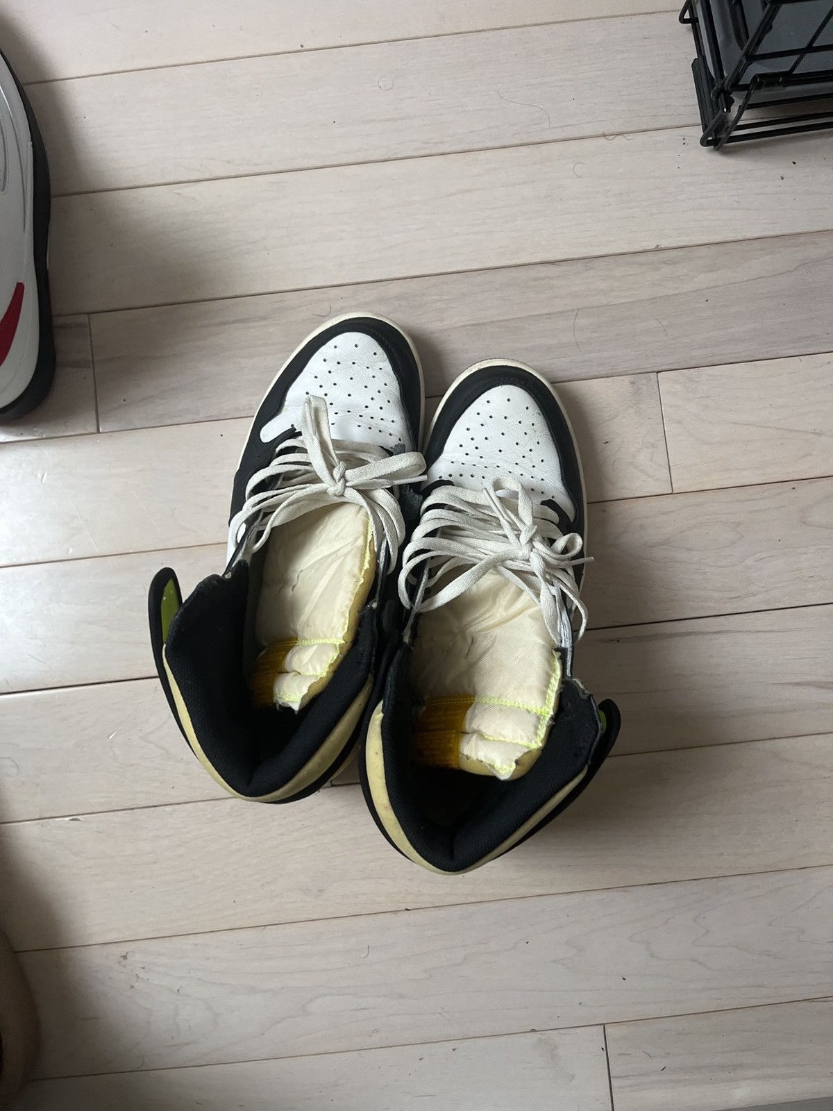 Jordan Brand Volt 1s Size US 11 / EU 44 - 5 Thumbnail