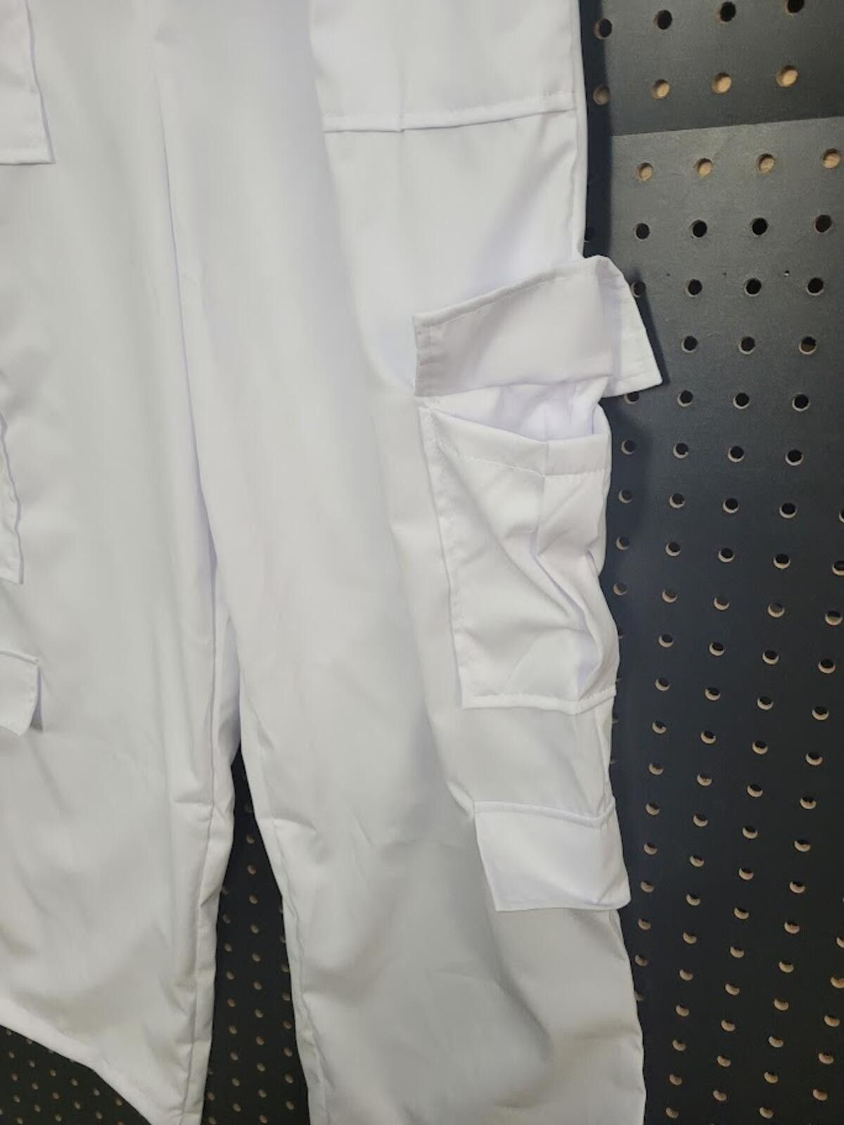 The Unbranded Brand Stylish White Cargo Pants with Multiple Pockets - Medium Size 32" / US 10 / IT 46 - 2 Thumbnail