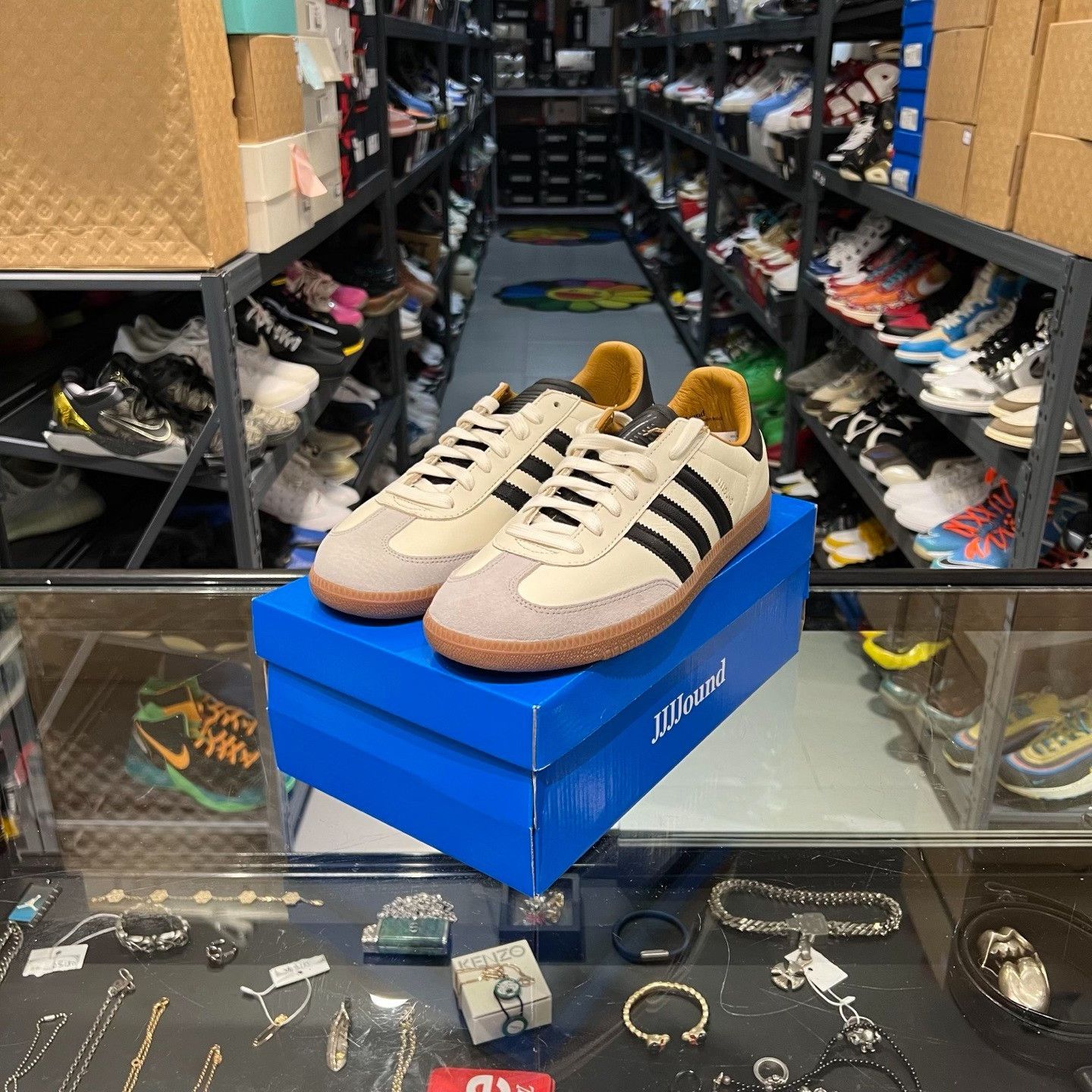 Adidas Adidas Lowtop Sneakers 10.5 Men Size US 10.5 / EU 43-44 - 1 Thumbnail