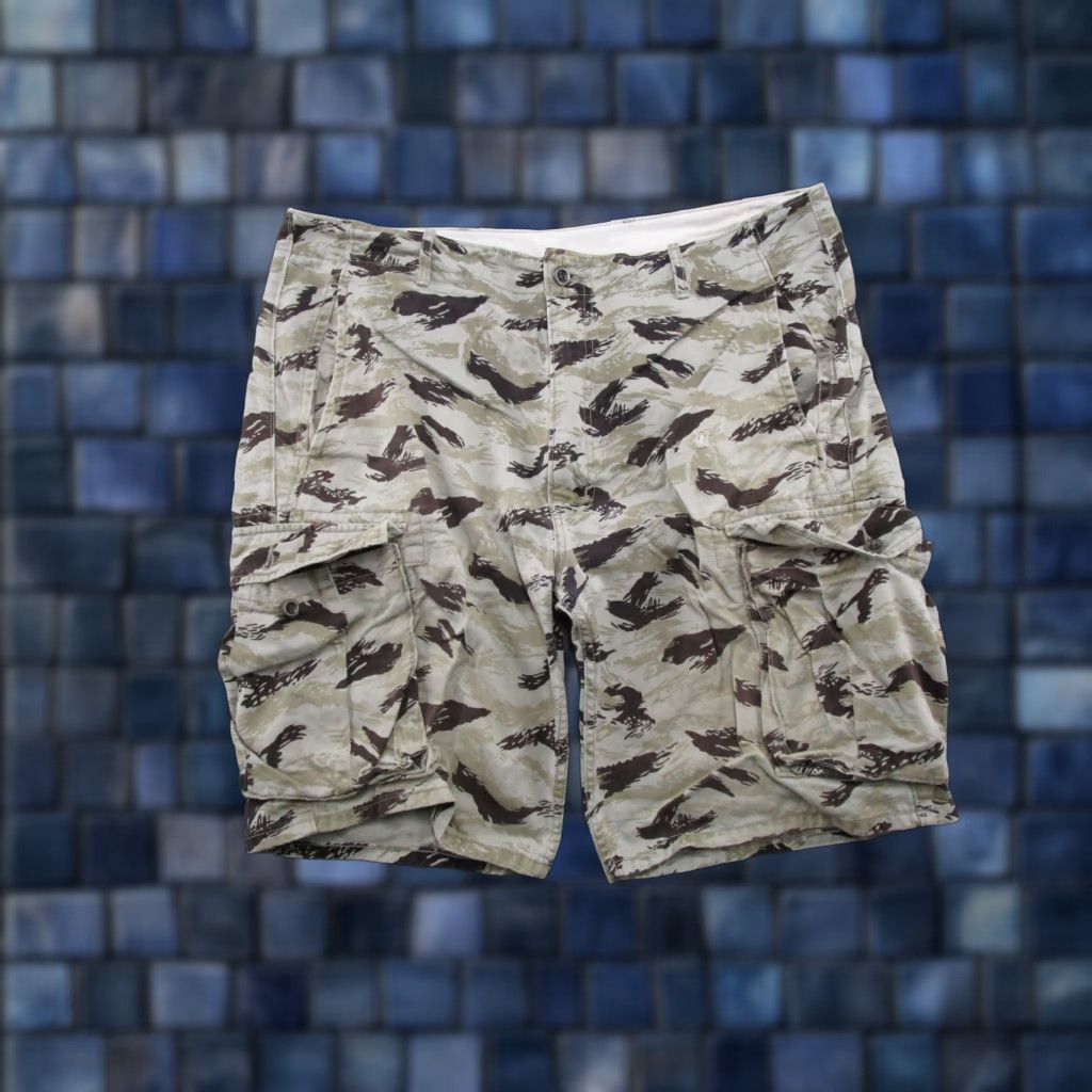 Levi's Levis Cargo Shorts Mens 36 Camouflage Green Pockets Cargo Short Outdoor Casual Workwear Summer Spring Fall 36 Levi's Mens Size US 36 / EU 52 - 1 Thumbnail