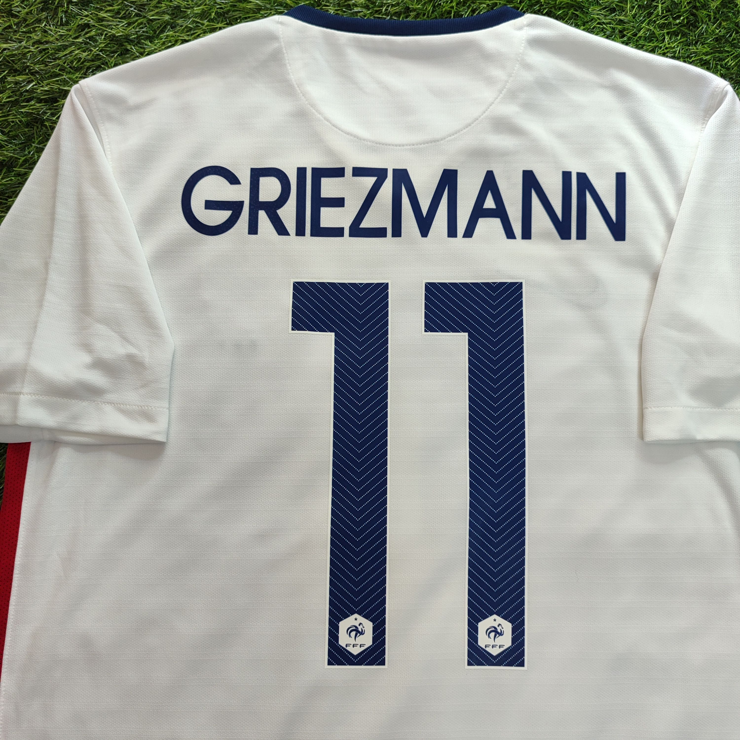 Nike Nike France Away 2015 Griezmann #11 Soccer Jersey Size US M / EU 48-50 / 2 - 4 Thumbnail