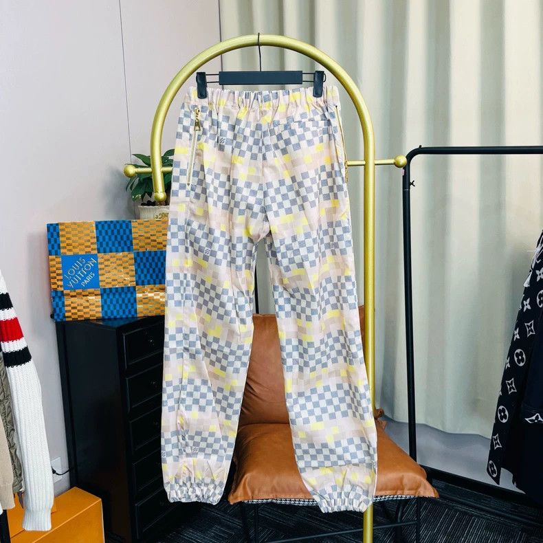 Louis Vuitton Louis Vuitton White checkerboard jogging pants Size US 36 / EU 52 - 2 Thumbnail