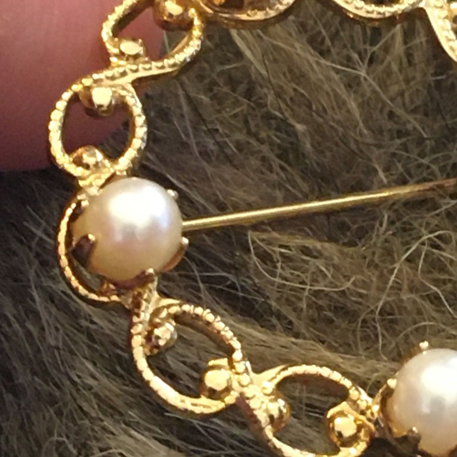 Vintage Vintage faux pearl and gold tone wreath brooch Size ONE SIZE - 3 Thumbnail