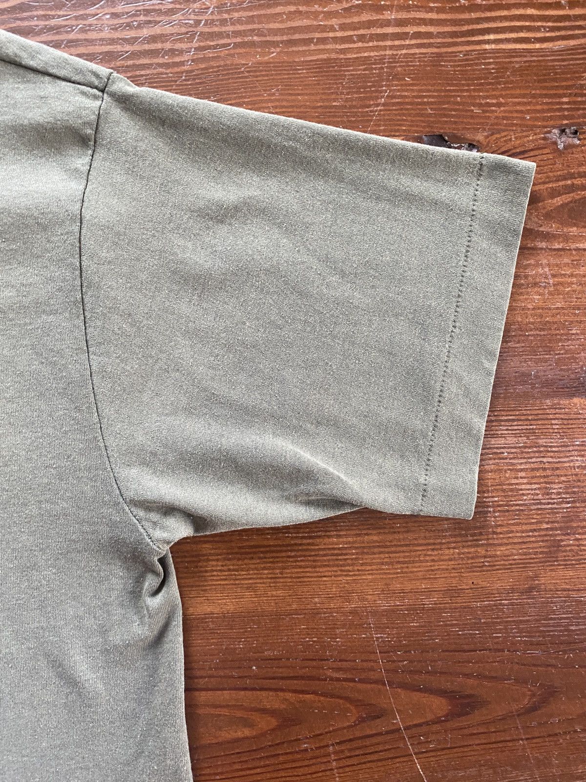 Fruit Of The Loom Vintage 90’s Old Jail Single Stitch Army Green Tee Size US L / EU 52-54 / 3 - 12 Thumbnail