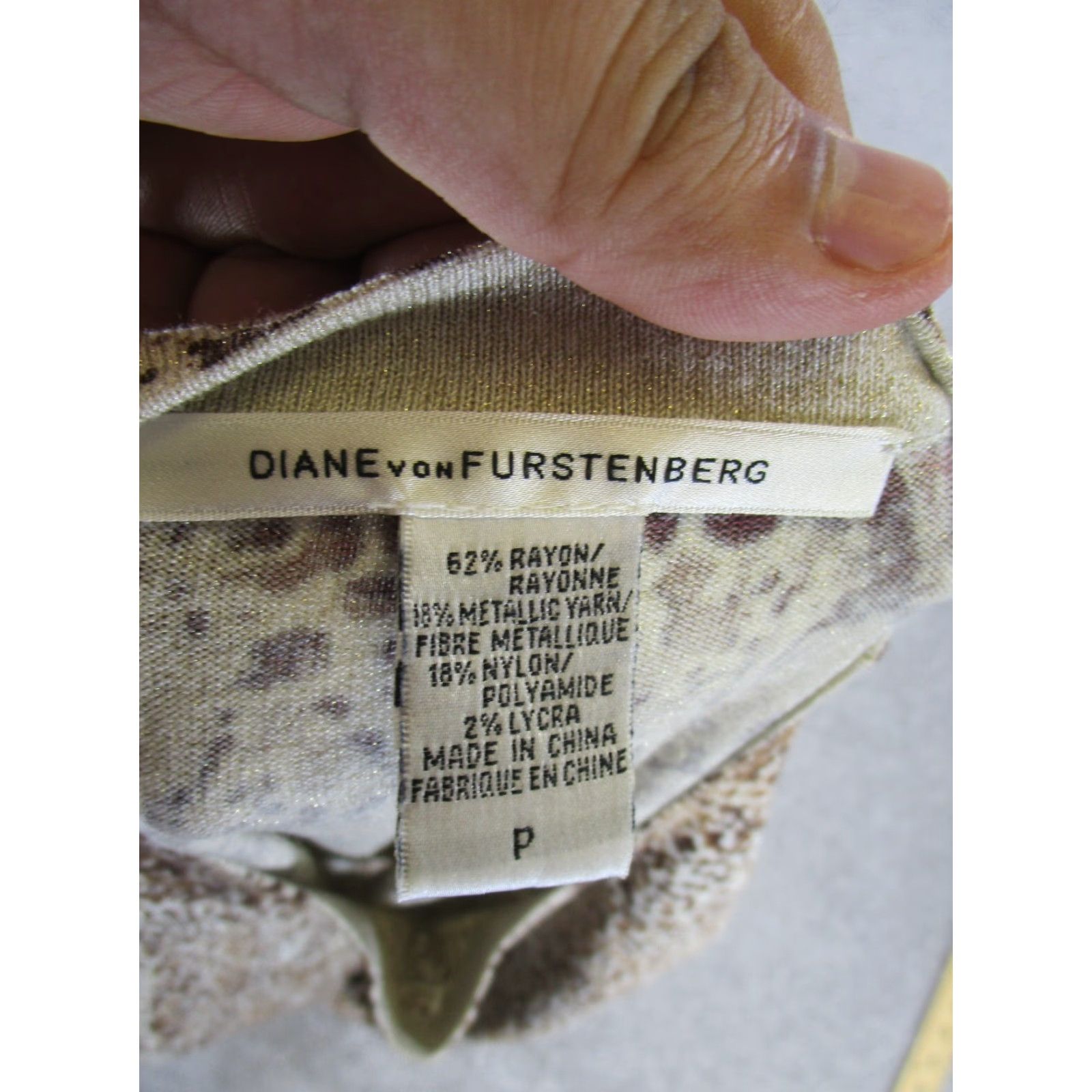 Diane von Furstenberg Diane von Furstenberg Shirt Womens Petites P Beige Animal Print Multicolor Collared Pullover Blouse Casual 90s Animals Womens Size S / US 4 / IT 40 - 5 Thumbnail