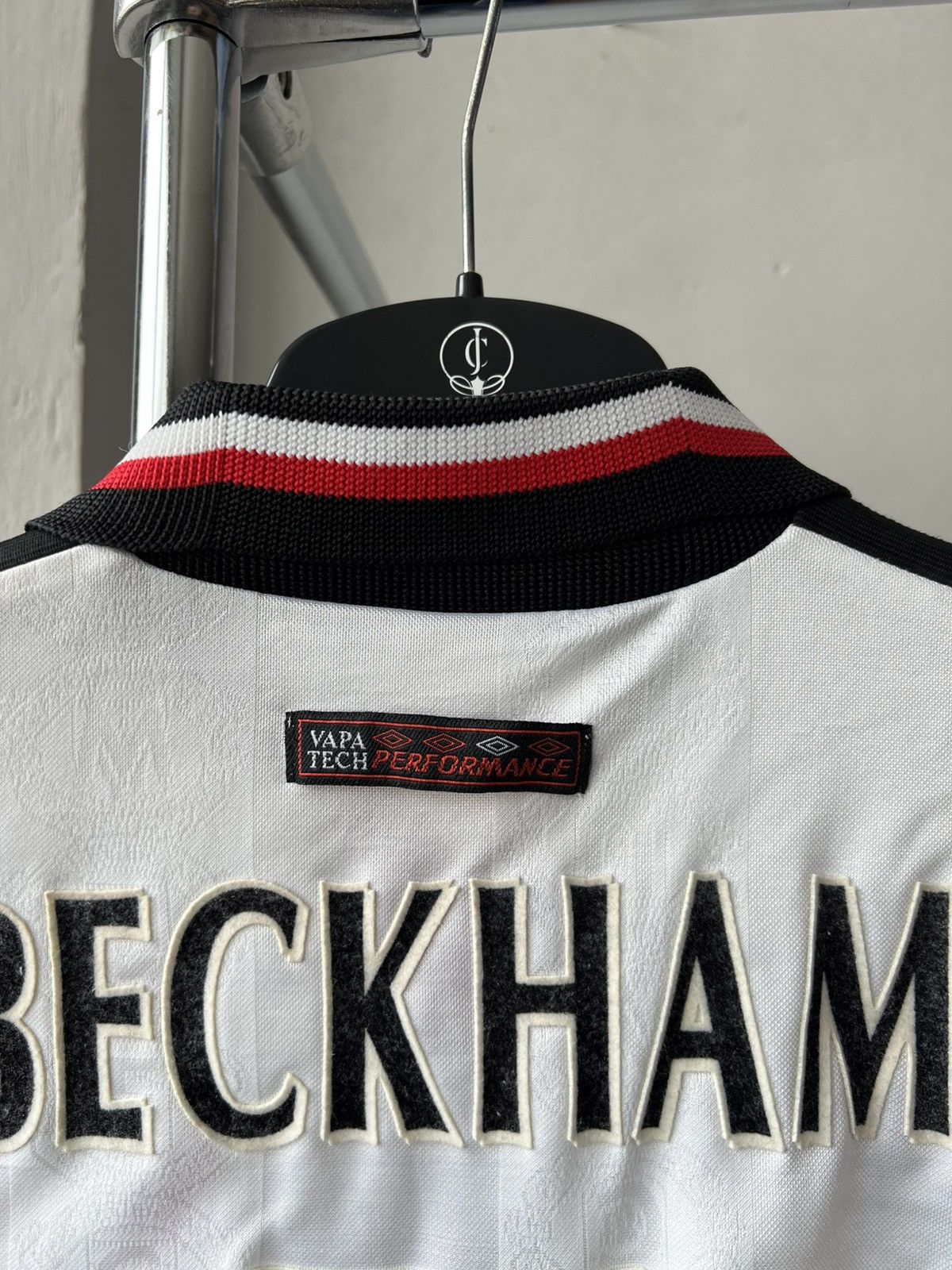 Umbro 1997/98 MANCHESTER UNITED #7 BECKHAM SOCCER JERSEY 10/11 YR Size US XXS / EU 40 - 16 Thumbnail