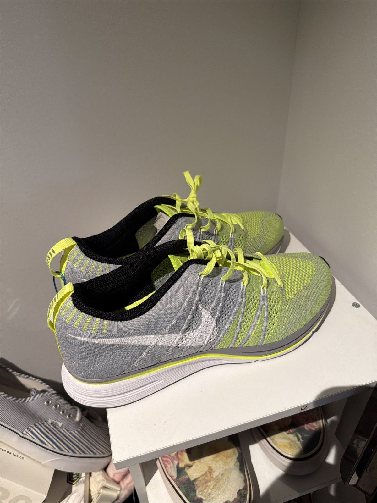 Nike Nike Flyknit Trainer Volt White sz 9 Size US 9 / EU 42 - 7 Thumbnail