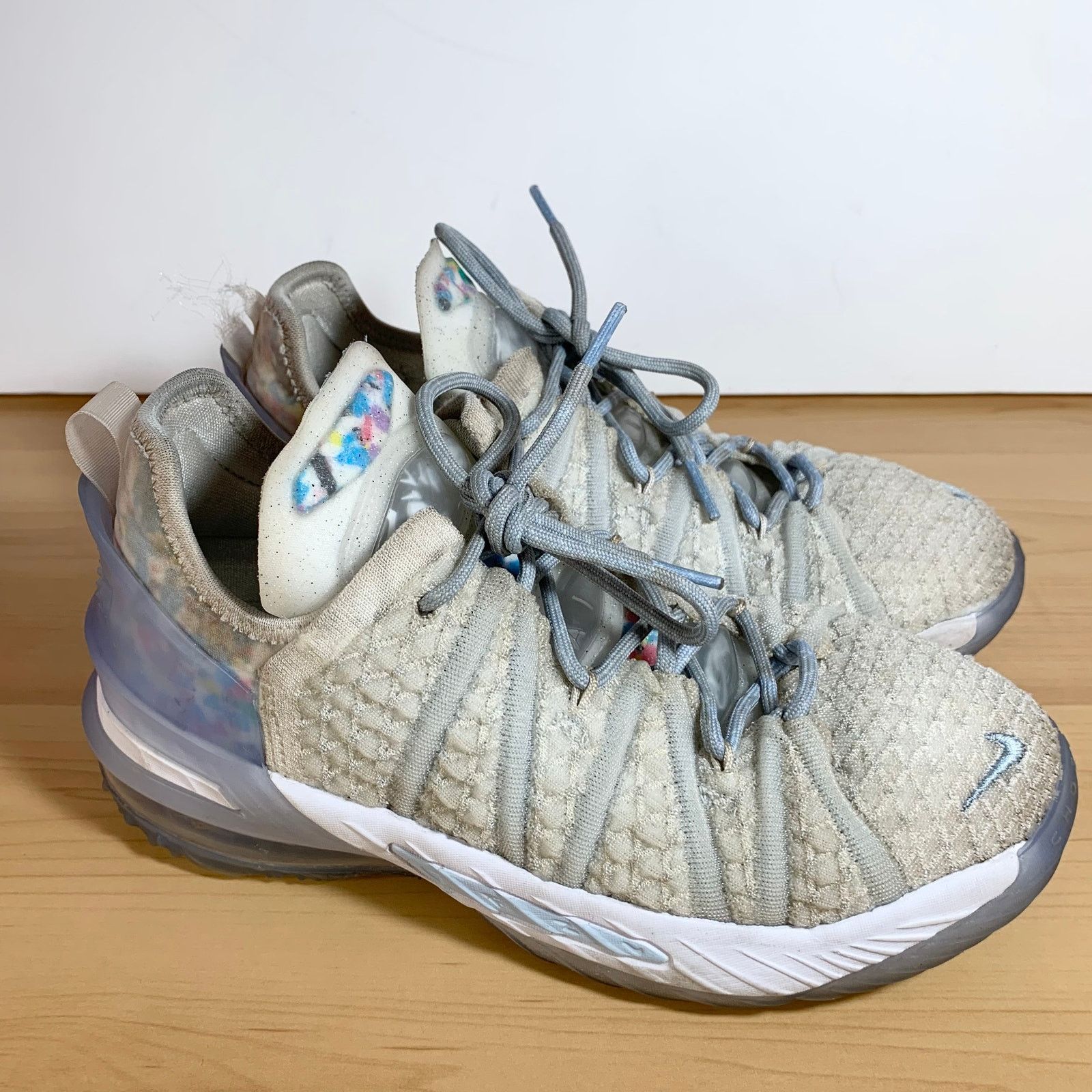 Nike Nike LeBron Size 4Y / 36EU / 5.5Women US Size US 5.5 / IT 35.5 - 7 Thumbnail