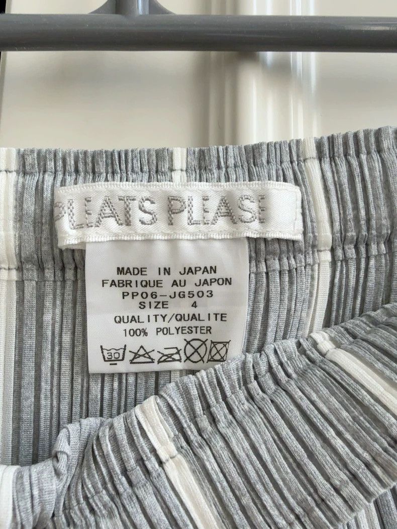Issey Miyake Issey Miyake size:4 Light gray and white striped pleated s Size 22" - 3 Thumbnail