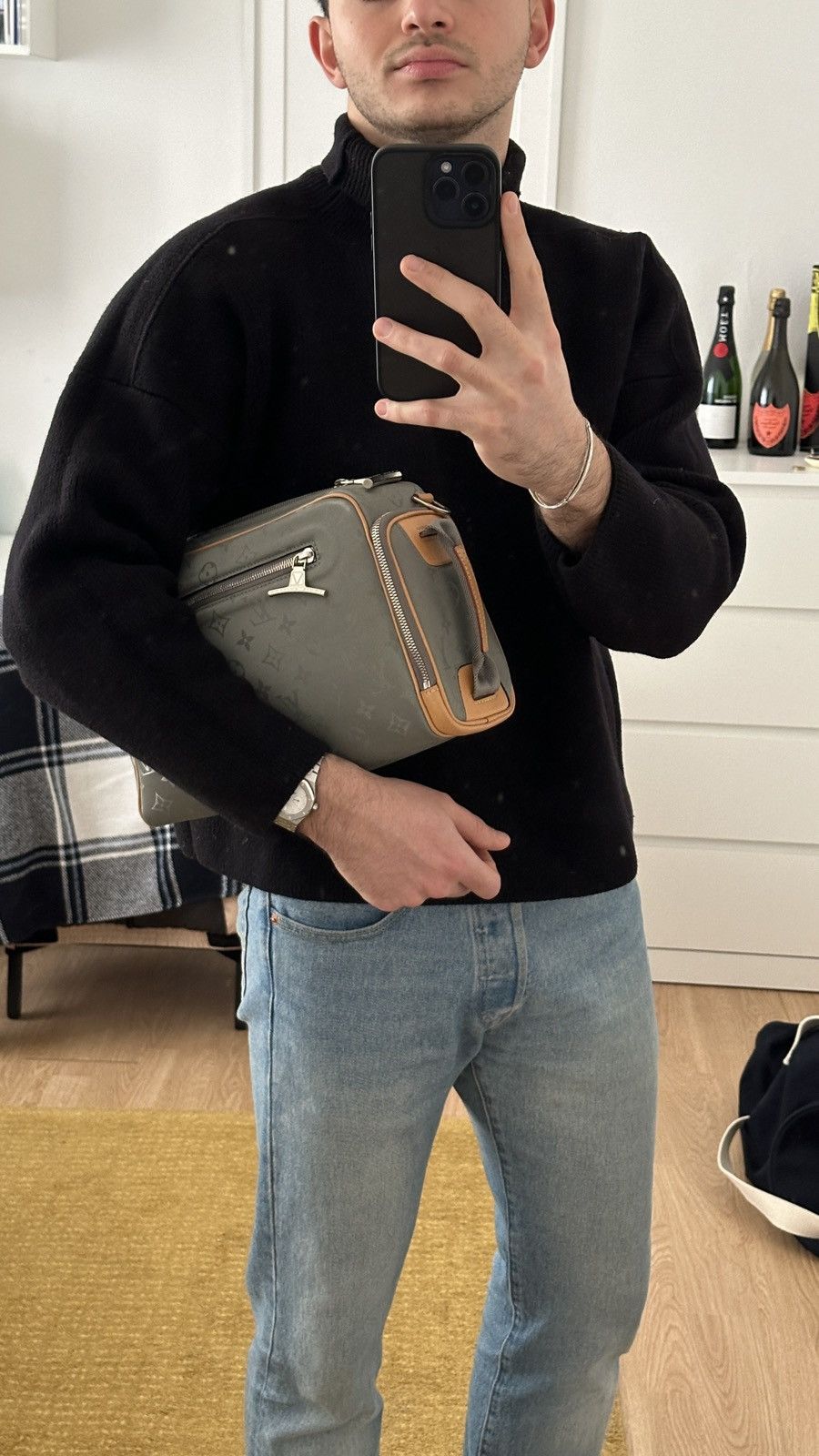 Louis Vuitton 1 of 1 FW18 Titanium Monogram Camera Bag Size ONE SIZE - 24 Thumbnail