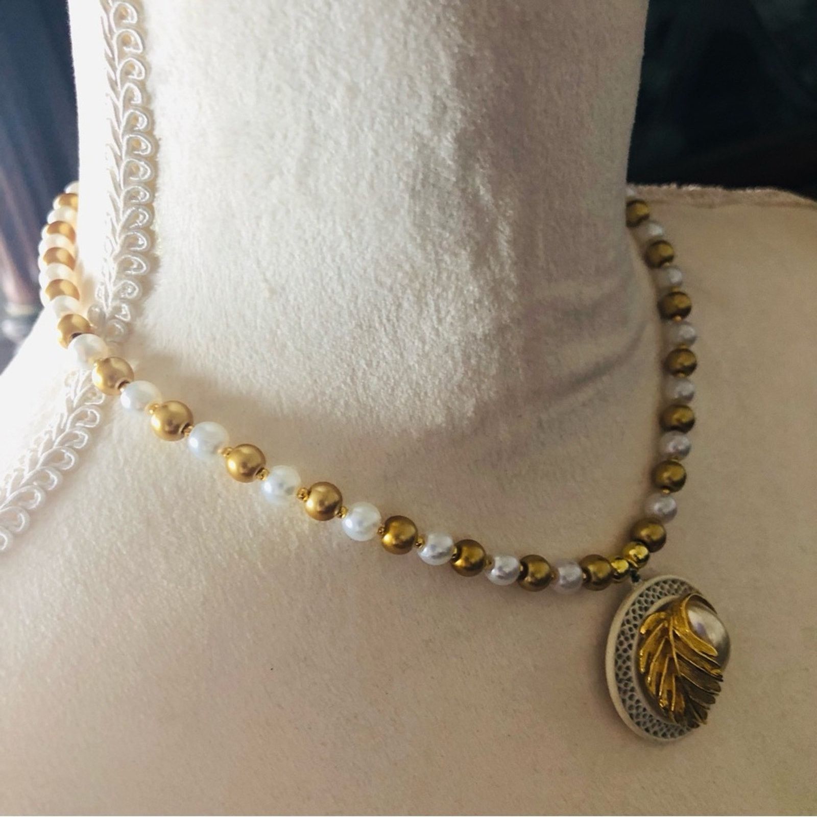 Handmade Handcrafted repurpose pearl leaf medallion Pearl necklace Size ONE SIZE - 3 Thumbnail