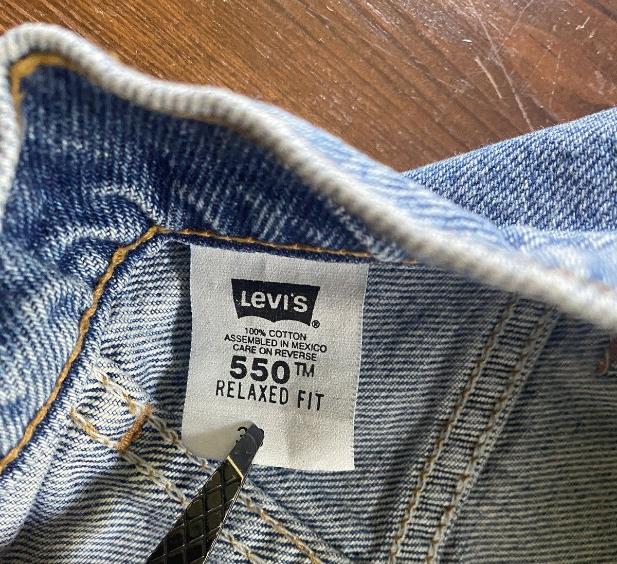 Levi's × Vintage Vintage ‘96 Levi’s 550 Orange Tab Relaxed Fit Jean Shorts Size US 37 - 14 Thumbnail