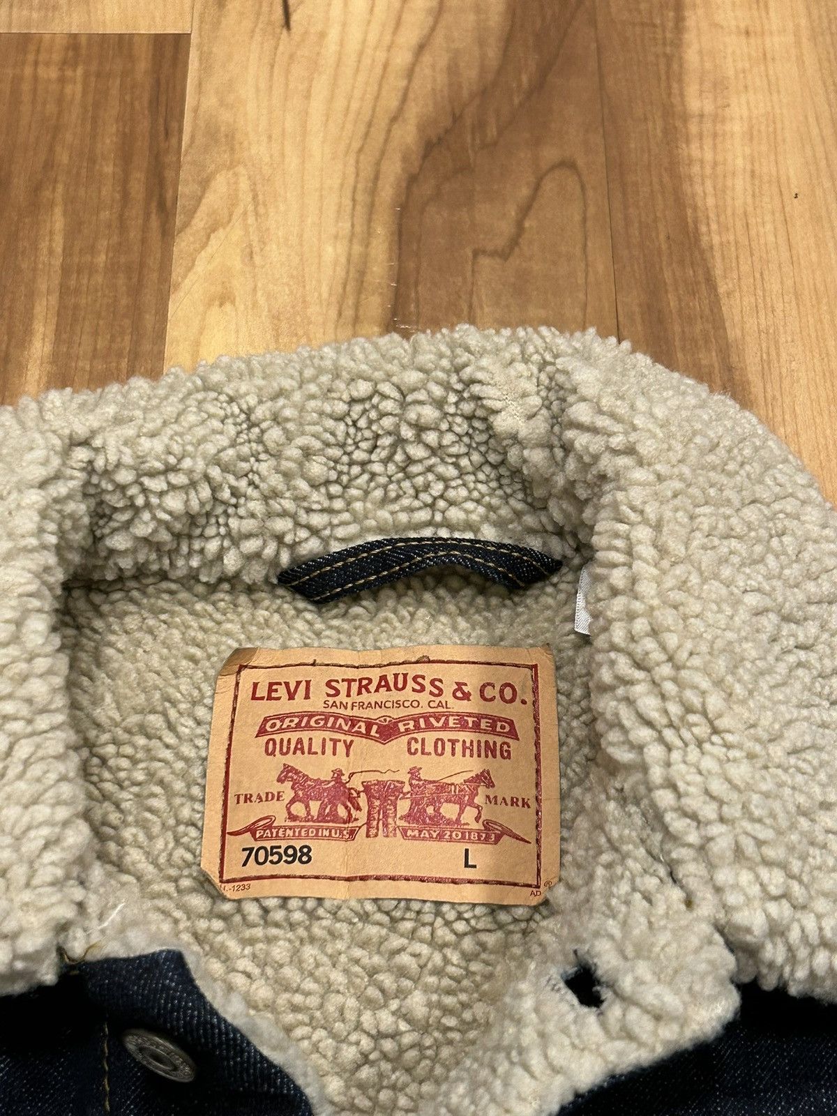 Levi's 2009 Levi's Type III Dark Wash Sherpa Lined Denim Jacket Size US L / EU 52-54 / 3 - 3 Thumbnail