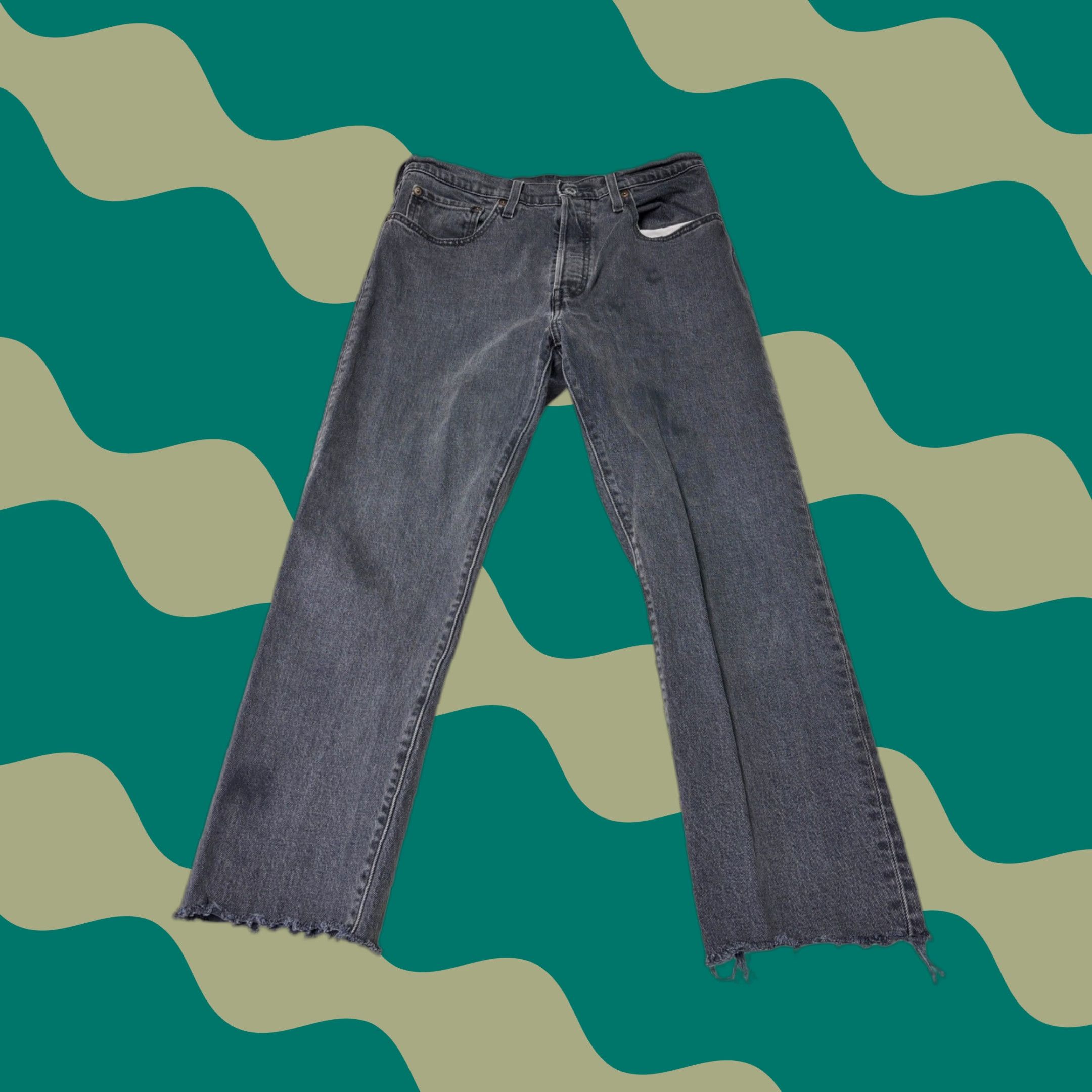 Levi's VINTAGE Levi's 501 Original Fit Jeans Womens Black Wash Distressed Raw Hem W30 L26 Size 30" / US 8 / IT 44 - 1 Thumbnail
