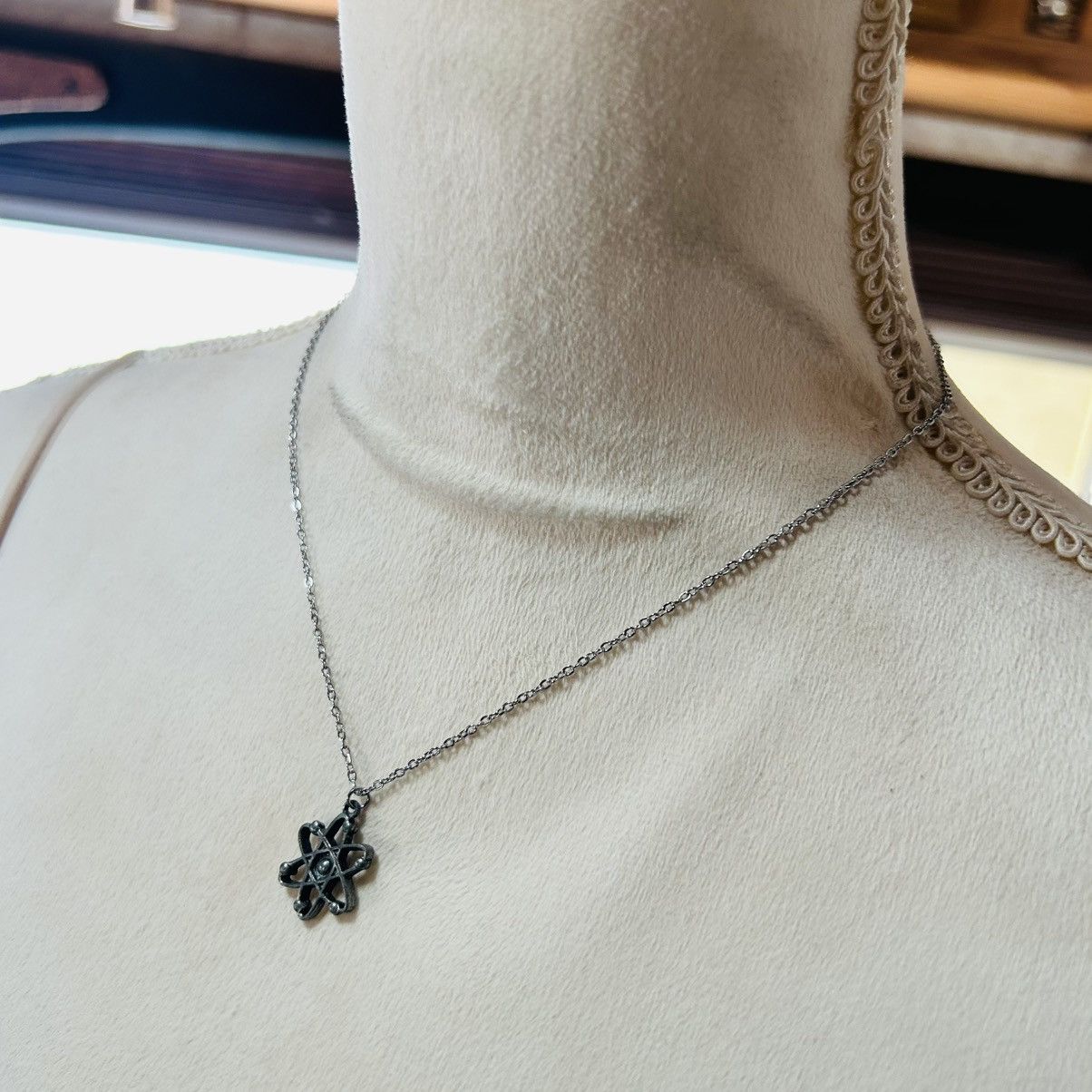 Vintage Vintage CLIFT pewter atomic pendant on chain necklace Size ONE SIZE - 4 Thumbnail