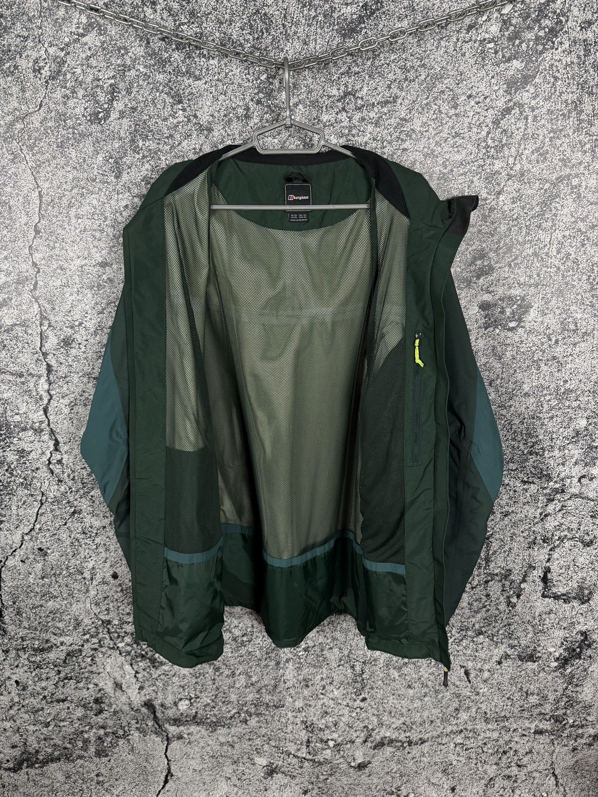 Berghaus Berghaus Gore-Tex Jacket Waterproof Windbreaker Outdoor XXL Size US XXL / EU 58 / 5 - 8 Thumbnail