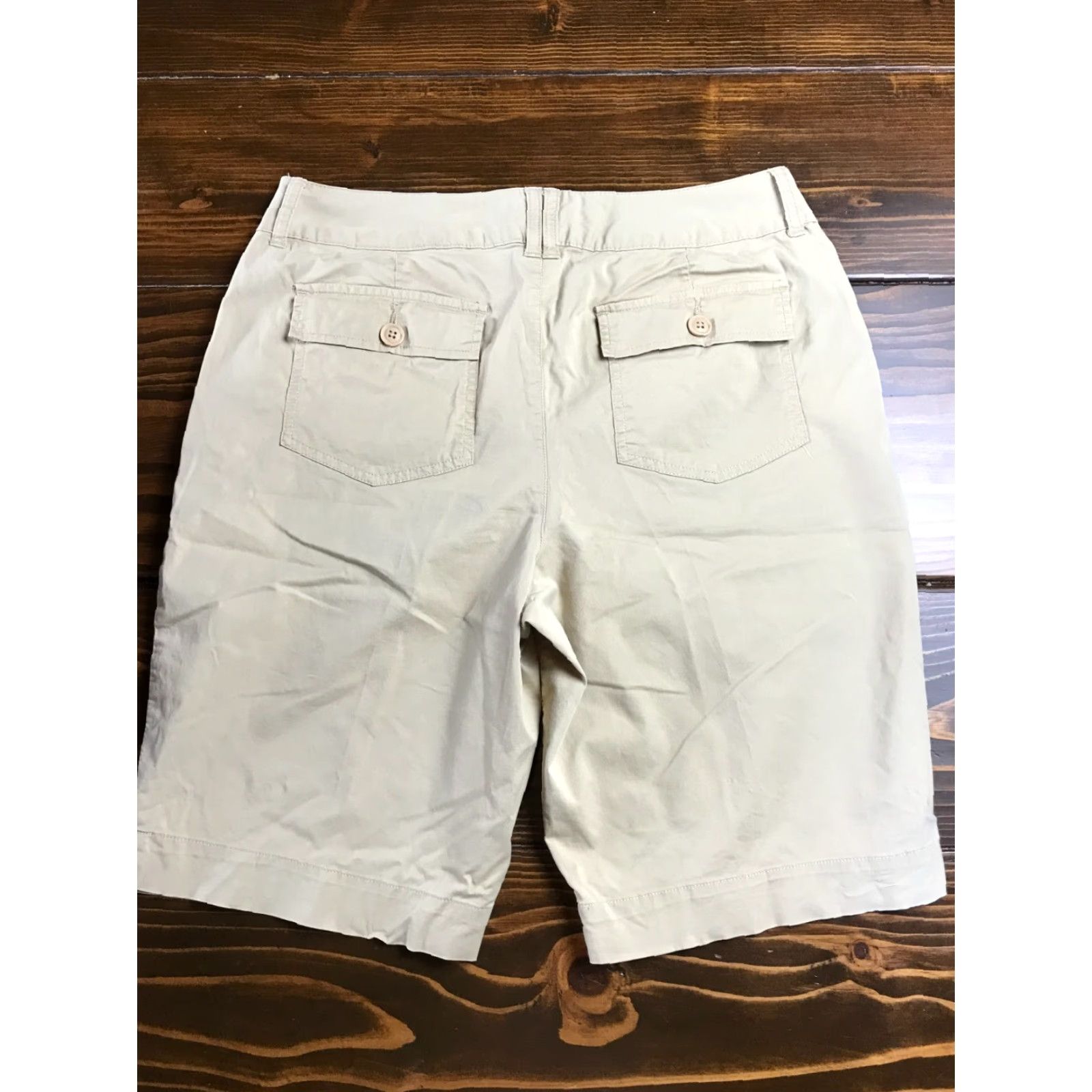 Vintage St. John's Bay Shorts Women's Size 12 Tan/Khaki Stretch Pockets Flat Front Size US 12 / IT 42 - 2 Thumbnail