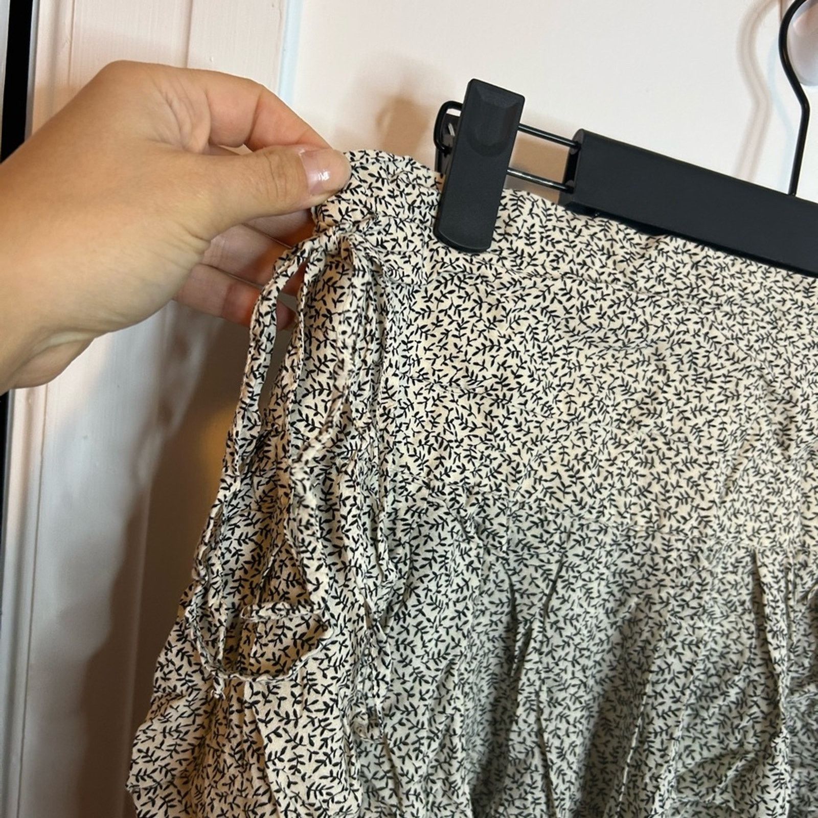 H&M H&M Ditsy Floral Cinched Mini Skirt Size 28" / US 6 / IT 42 - 5 Thumbnail