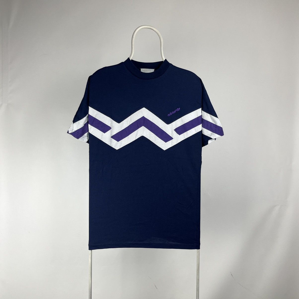 Adidas Vintage Adidas Geometric Tshirt size XLarge Size US XL / EU 56 / 4 - 1 Thumbnail