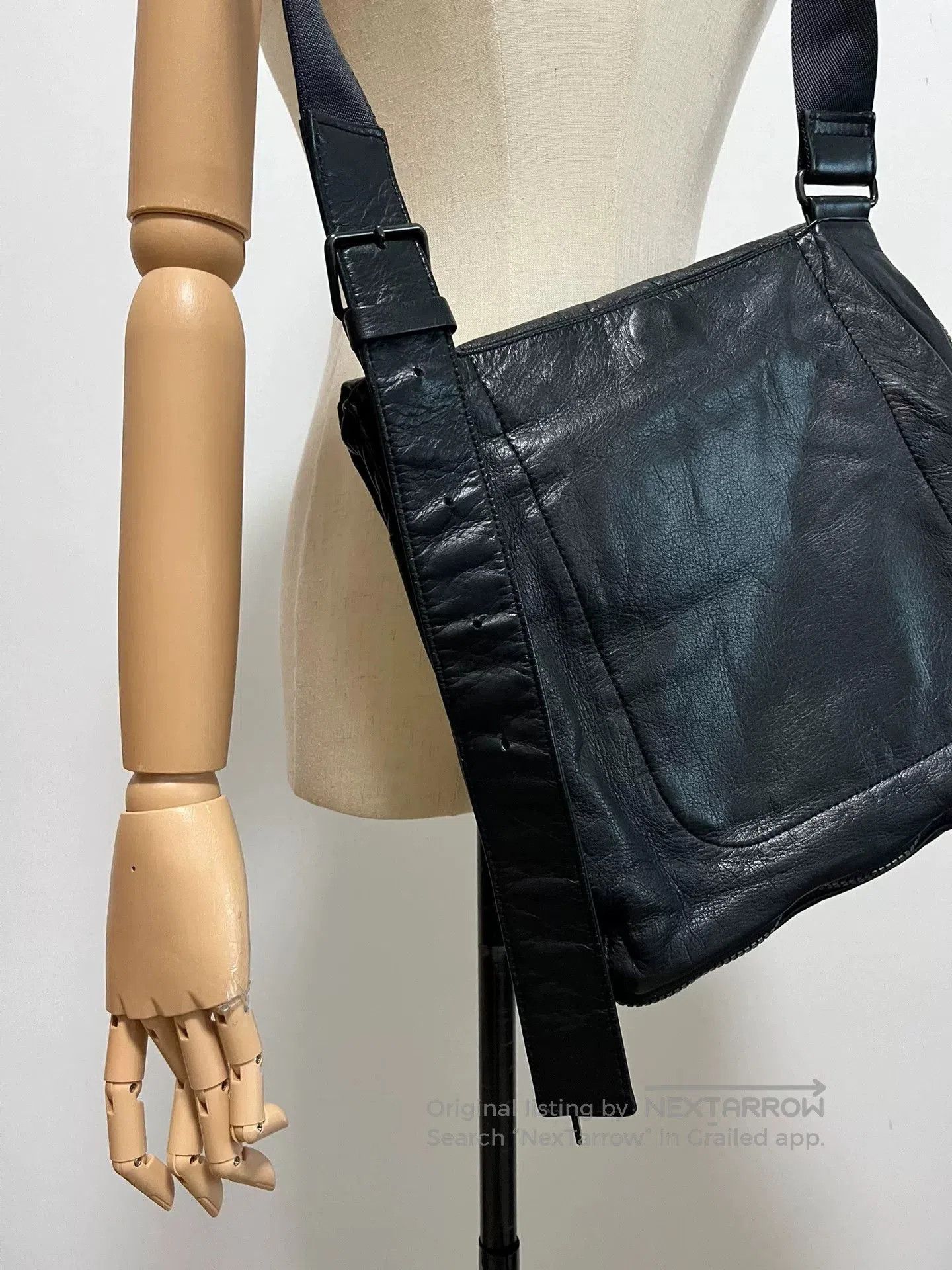 Yohji Yamamoto Yohji Yamamoto Black Leather Crossbody Bag. Size ONE SIZE - 8 Thumbnail