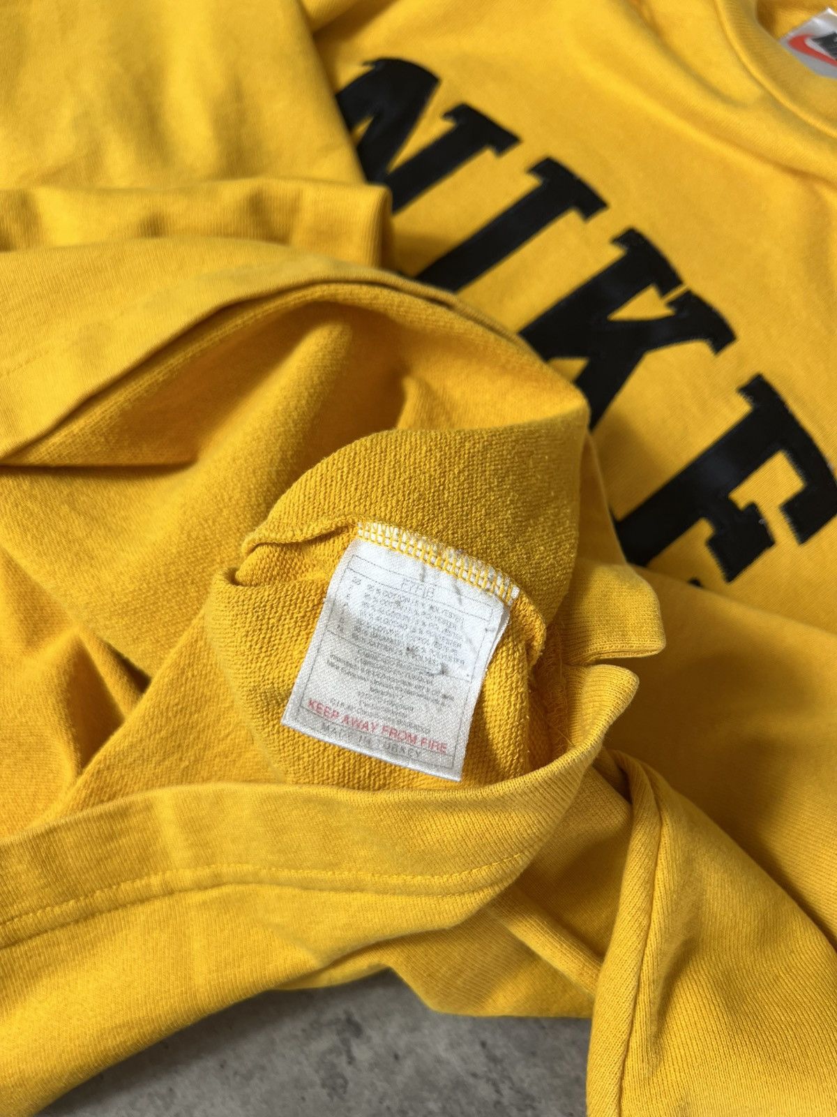 Nike Men’s Vintage Y2K Nike Sweatshirt Size US M / EU 48-50 / 2 - 11 Thumbnail