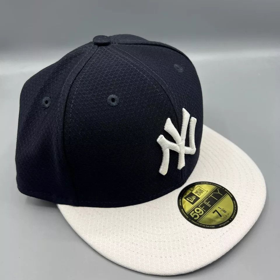 New Era New York Yankees Hat Men 7 1/8 Black White Fitted Cap New Size ONE SIZE - 3 Thumbnail