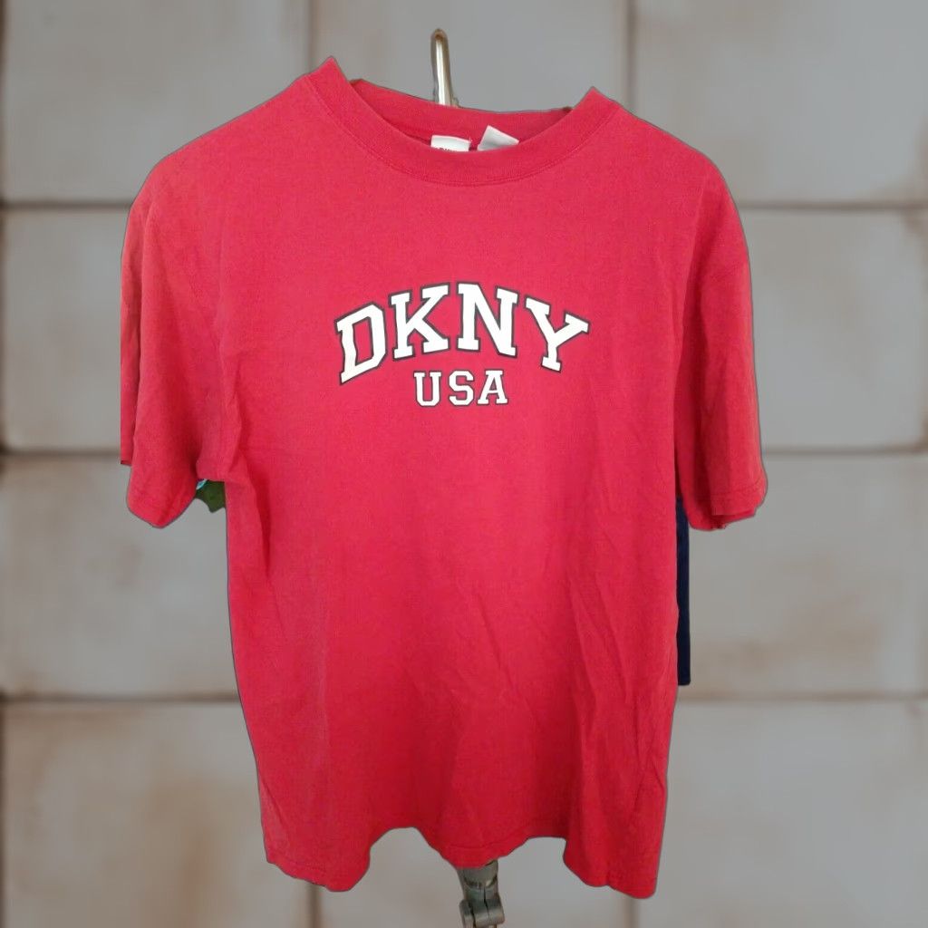 DKNY VINTAGE DKNY T-Shirt Unisex Adults L Red Graphic Tee USA 90s Mens Womens Size US L / EU 52-54 / 3 - 1 Thumbnail