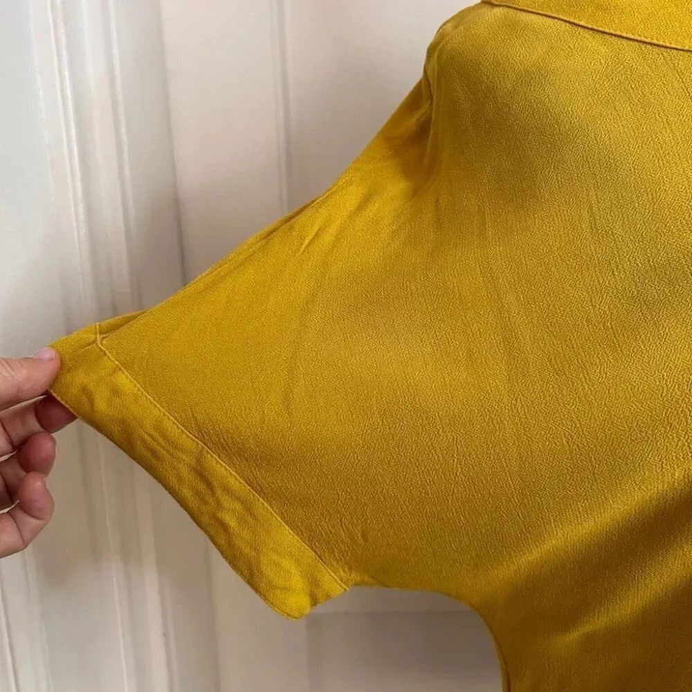H&M H&M Mustard Blouse in Viscose Size 2 Size XS / US 0-2 / IT 36-38 - 2 Thumbnail