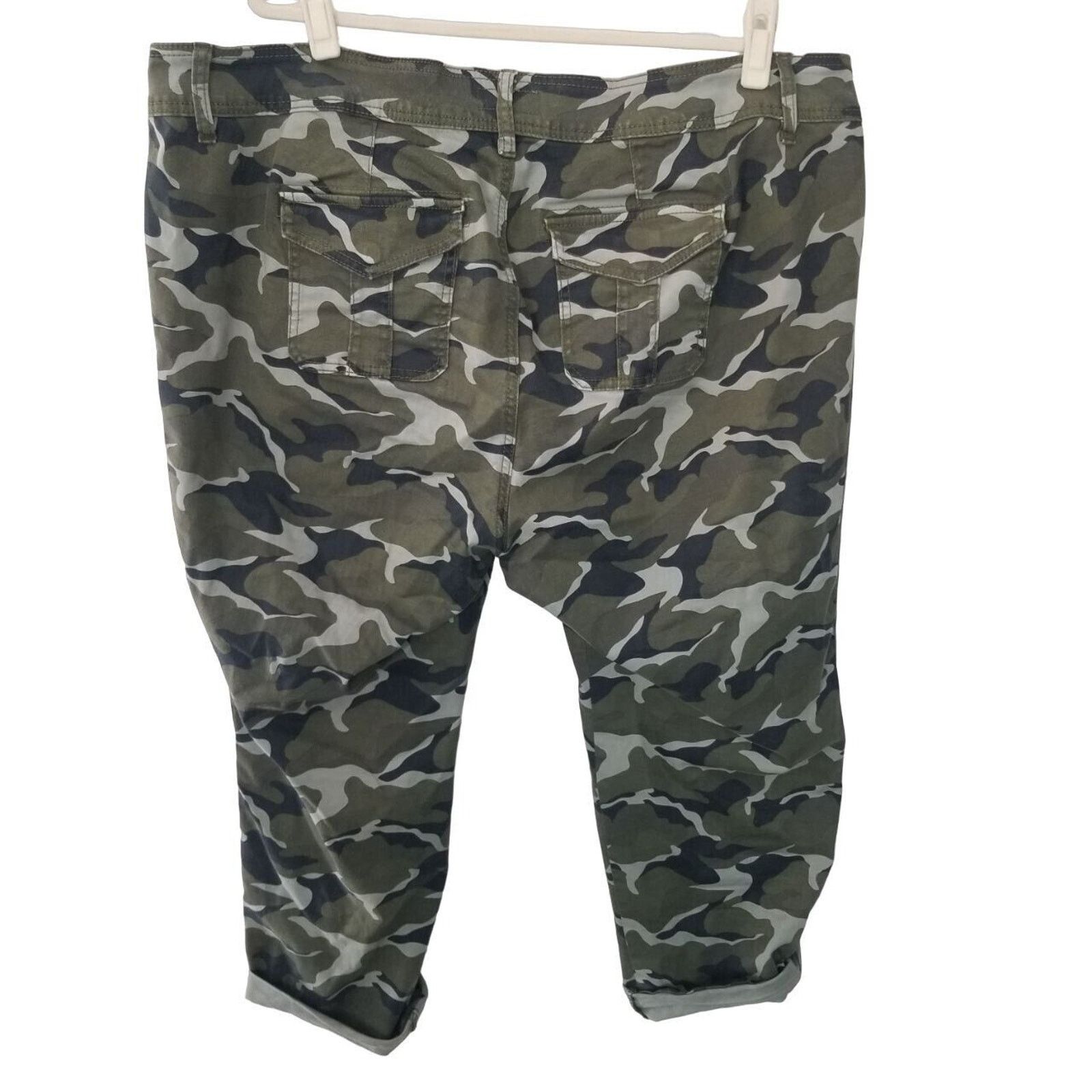 Torrid Torrid Womens Cropped Camo Pants Sz 24 Army Military Stretch Size 42" / US 20 - 9 Thumbnail