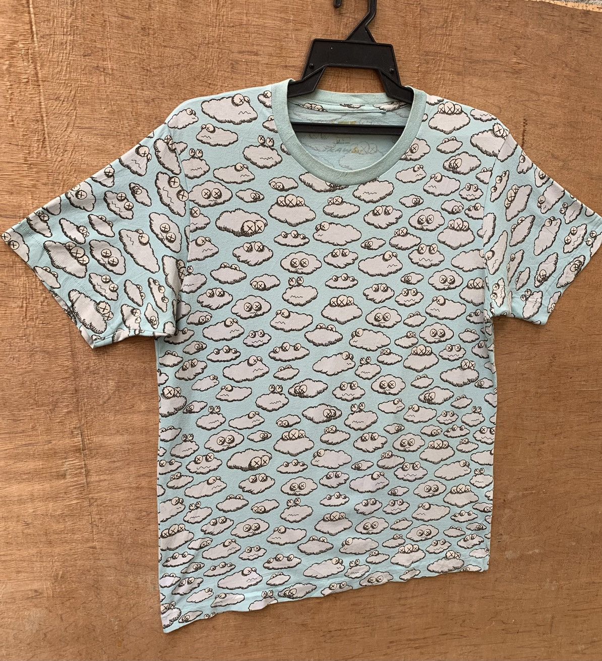 Kaws × Uniqlo Uniqlo x Kaws Cloud T shirt Size US L / EU 52-54 / 3 - 4 Thumbnail