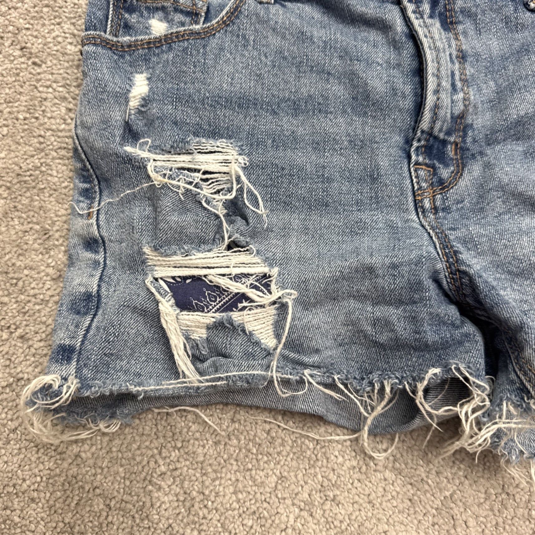 Old Navy VINTAGE Old Navy Mandy Denim Shorts Women 0 Blue Mid Rise Casual Cut-Off Streetwear Size 25" / US 0 / IT 36 - 4 Thumbnail