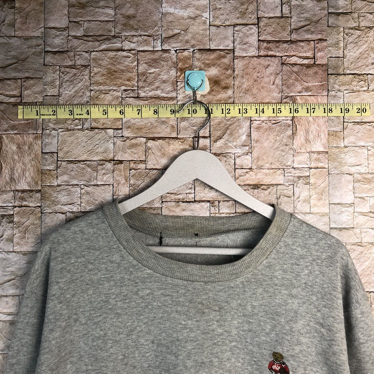 Japanese Brand × Vintage World Bear Grey vintage Sweatshirt #A171 Size US L / EU 52-54 / 3 - 4 Thumbnail