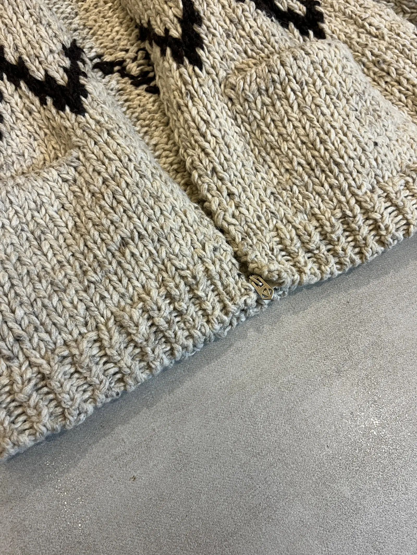 Visvim COWICHAN SB HAND-KNIT F.Z. (IVORY) Size US L / EU 52-54 / 3 - 6 Thumbnail