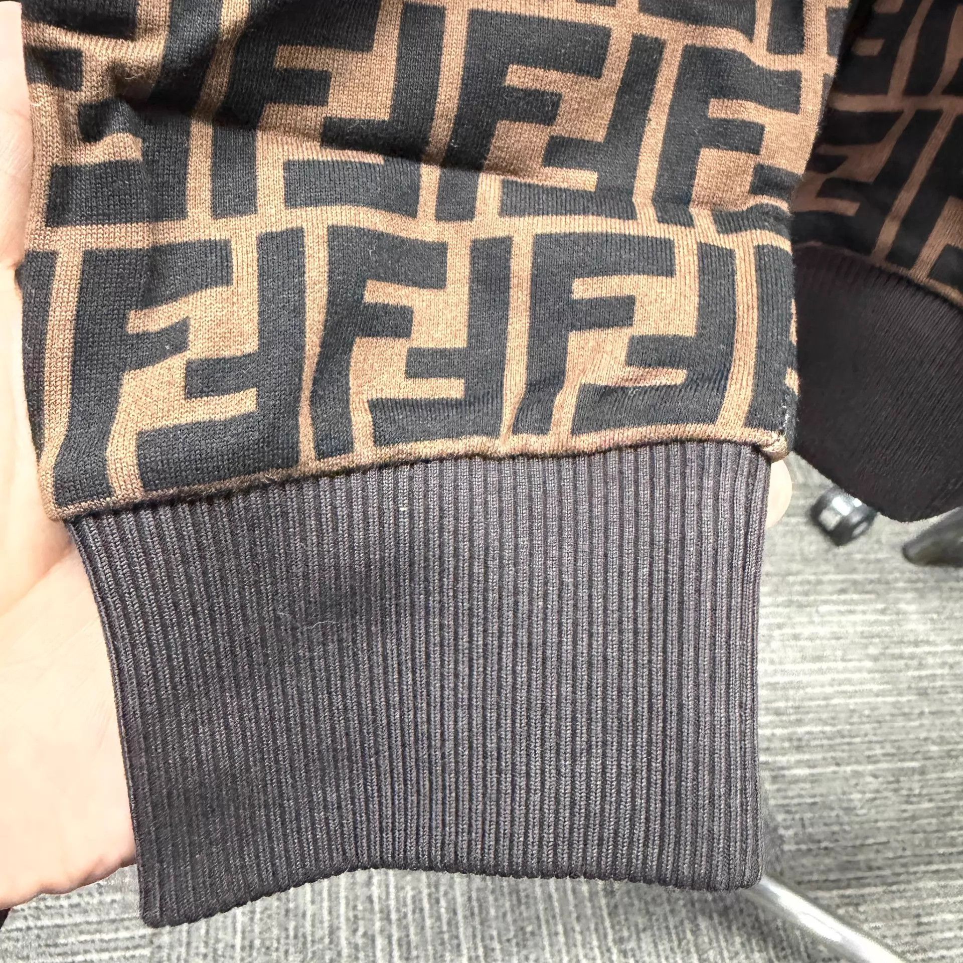 Fendi FENDI Baguette All Over Logo Print Sweatshirt SZ S Size US S / EU 44-46 / 1 - 2 Thumbnail