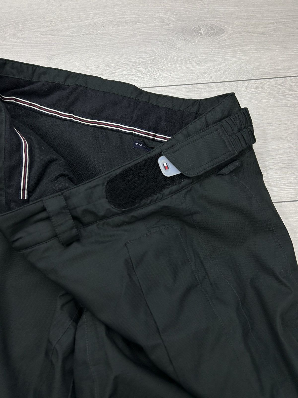 Tommy Hilfiger × Vintage Tommy Hilfiger Vintage Ski Pant Black Size XL Size US 36 / EU 52 - 6 Thumbnail